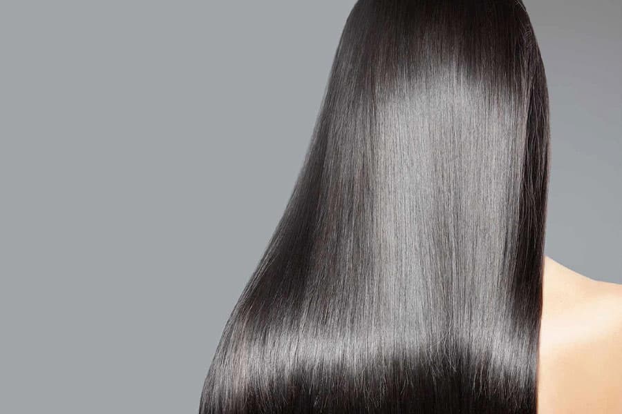 Mujer con cabello alisado CarasaLab