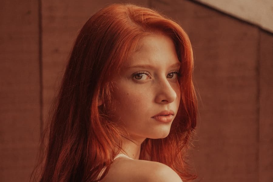 We formulate the base of the formula that will determine the performance of the product on the hair fiber.