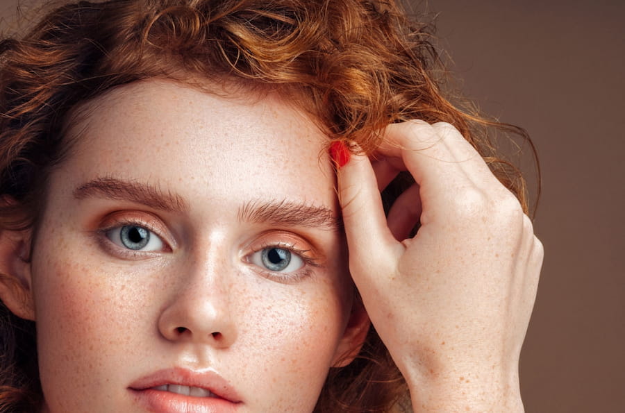 We create professional tints in natural or fantasy colors to tint eyebrows and eyelashes