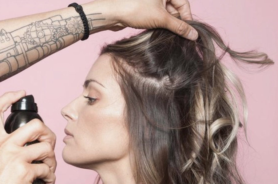 Applying hairdressing finishing products